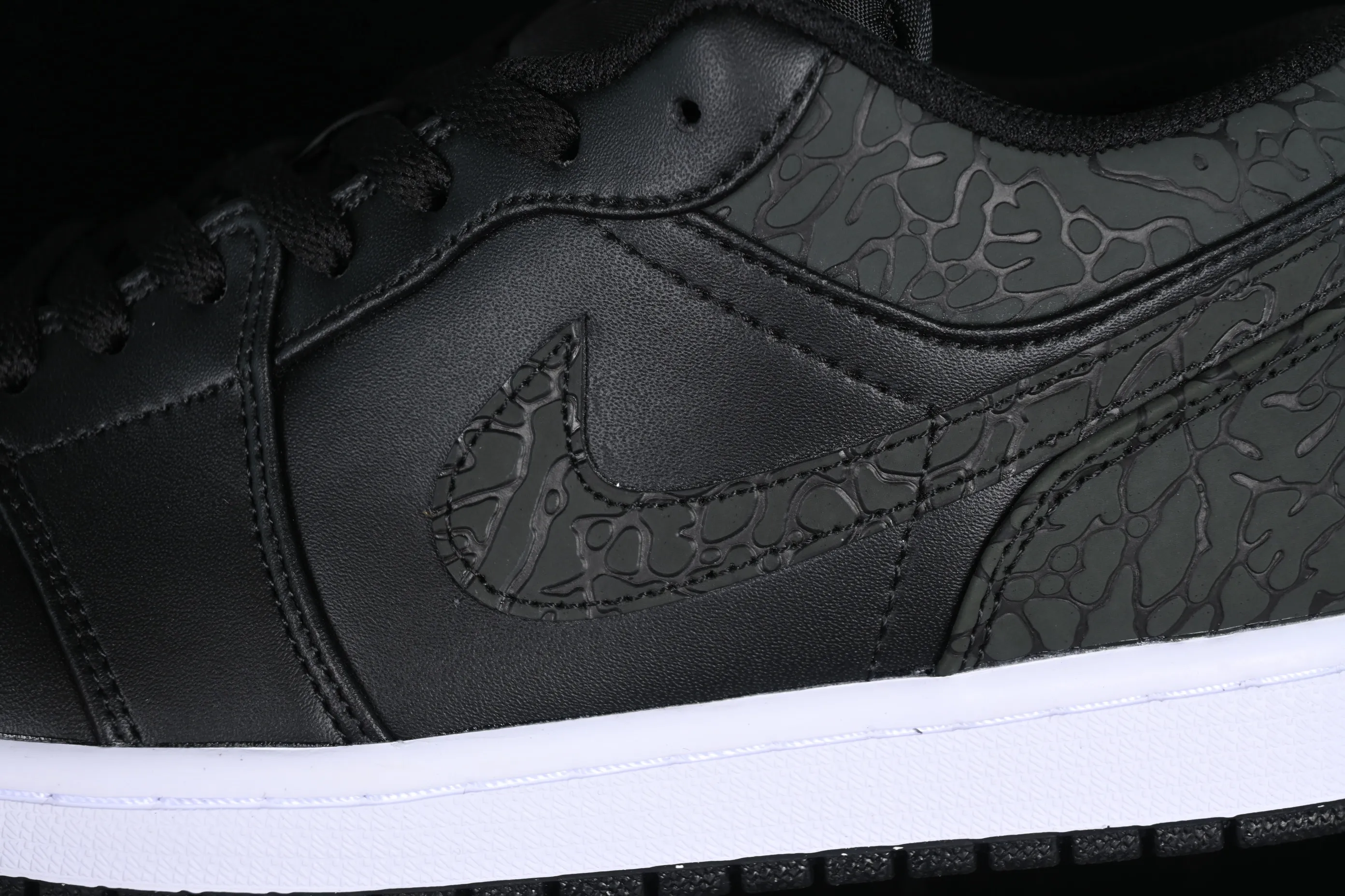 All categories Air Jordan Jordan series basketball shoes Air Jordan 1 Low Z version Air Jordan 1 Low AJ1 Joe 1 all black burst pattern low-top cultural casual sneakers FB9907-001